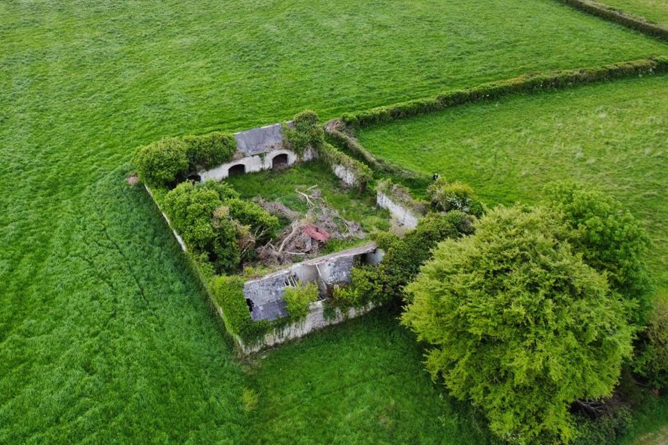 Plans by JP Magnier to demolish derelict farm buildings in Co Tipperary have been refused. Pictured are the the buildings in Parkville, near Clonmel.